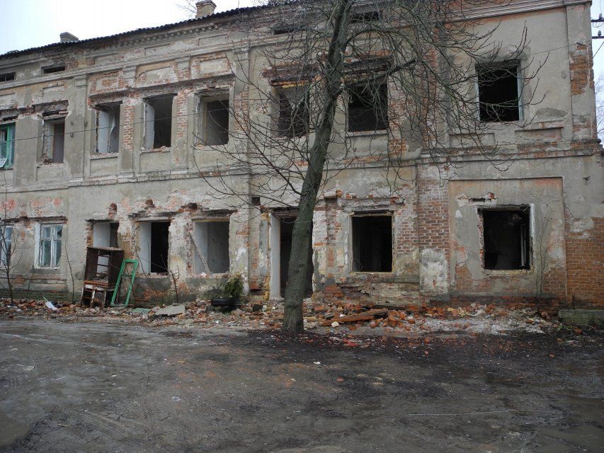 "Я подозреваю, что всё это делается специально. " Градозащитник комментирует информацию городских чиновников о том, что памятник архитектуры- дом №27 по ул. Васильевской- снесли бы, да квартиранты мешают