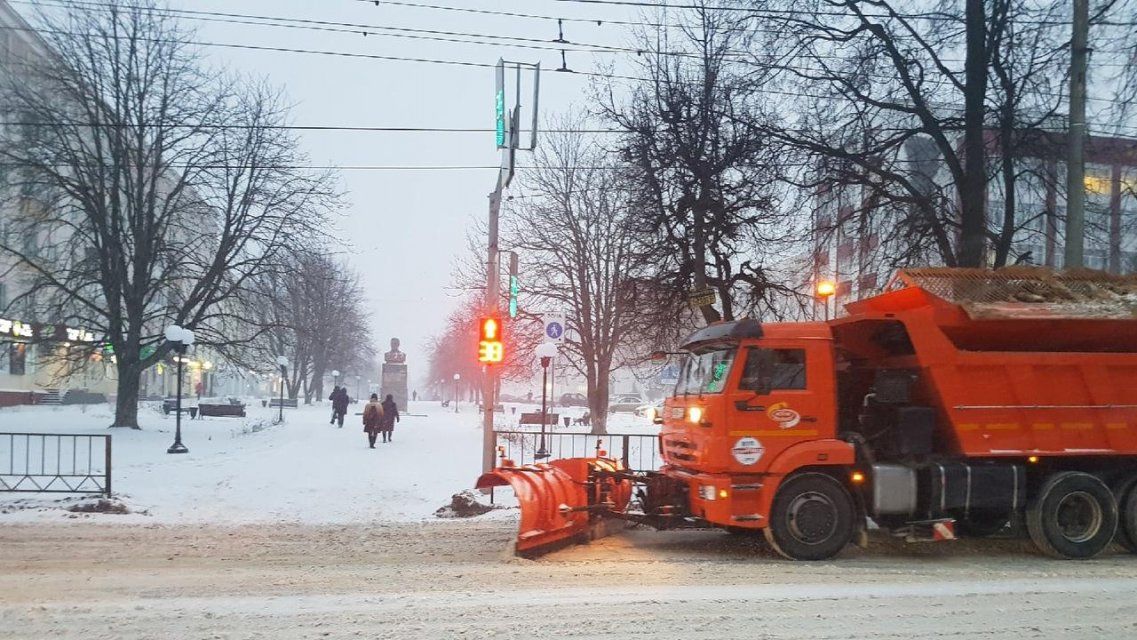 Пробки, ДТП и снежные завалы: в Орле зима для коммунальщиков наступила внезапно