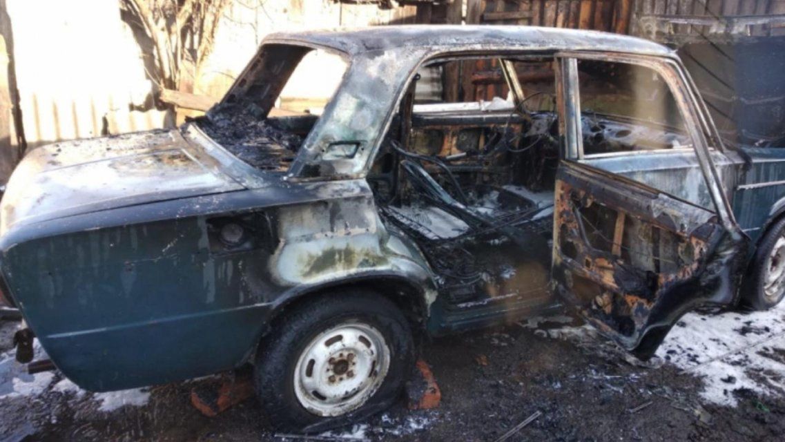 На Орловщине огонь уничтожил «шестерку»