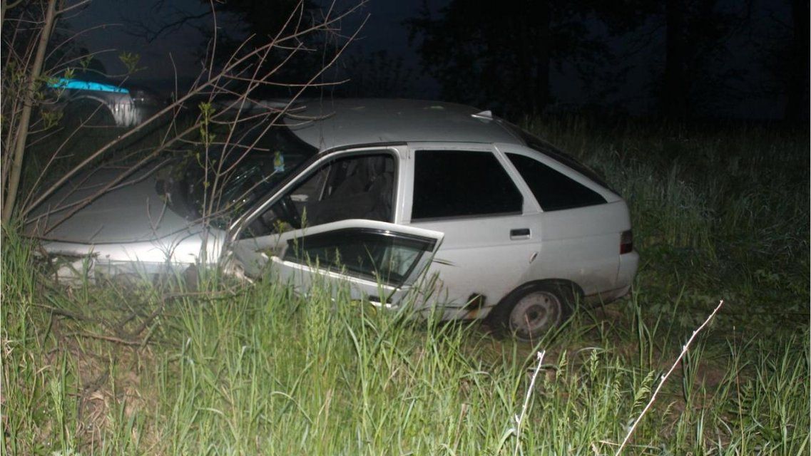 На Орловщине молодой водитель «Лады» съехал с трассы и угодил в деревья