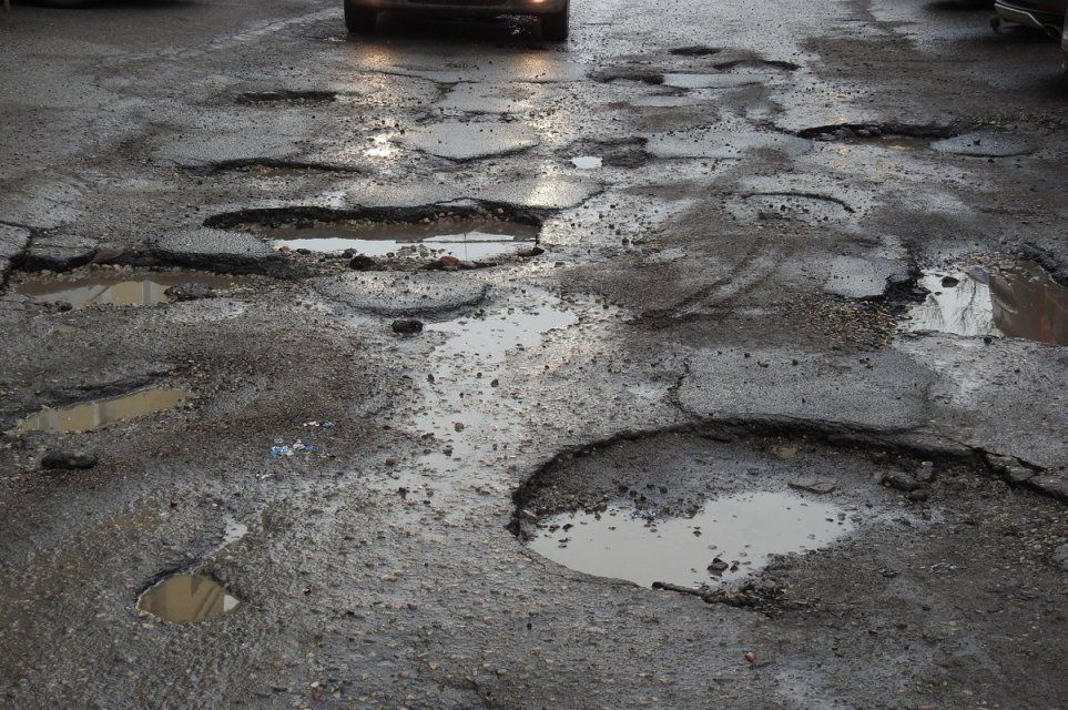 В Орле чиновников через суд обязали заделать ямы на дорогах