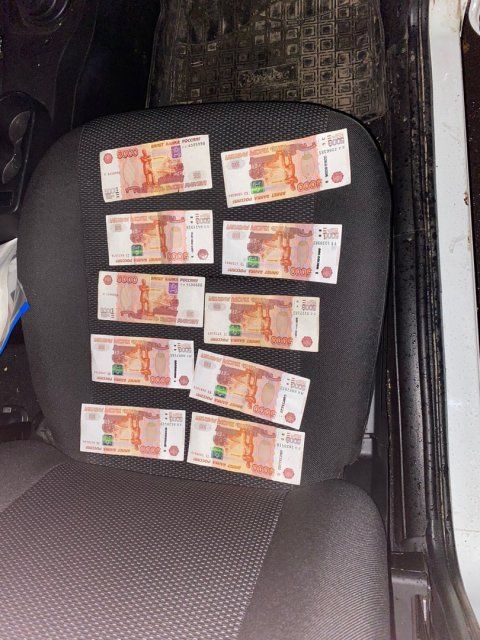 Житель Брянска предстанет перед судом за попытку дать взятку орловскому полицейскому