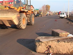 Автомобили VS бетонные плиты: новые "сюрпризы" строительства дороги от Генерала Родина до Карачевского шоссе 