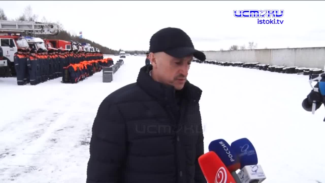 Орловские огнеборцы из главного управления МЧС России накануне провели масштабные учения на территории области.