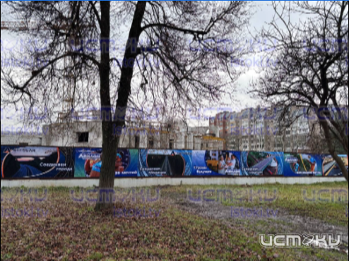 На стройке по улице Лескова в Орле появились яркие баннеры