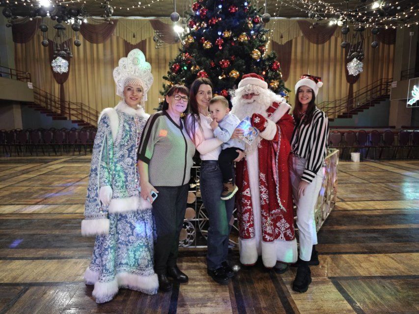 Орловские предприятия поздравляют детей своих сотрудников с Новым Годом