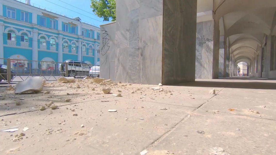 Видео: торговые ряды рушатся на головы орловчан