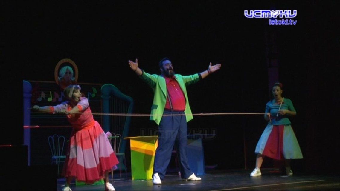 Красочные костюмы и живое исполнение: театр кукол познакомил орловчан с «Бременскими музыкантами»