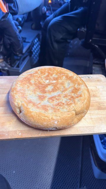 Орловский полярник испек хлеб во время экспедиции по Таймыру в условиях крайнего Севера