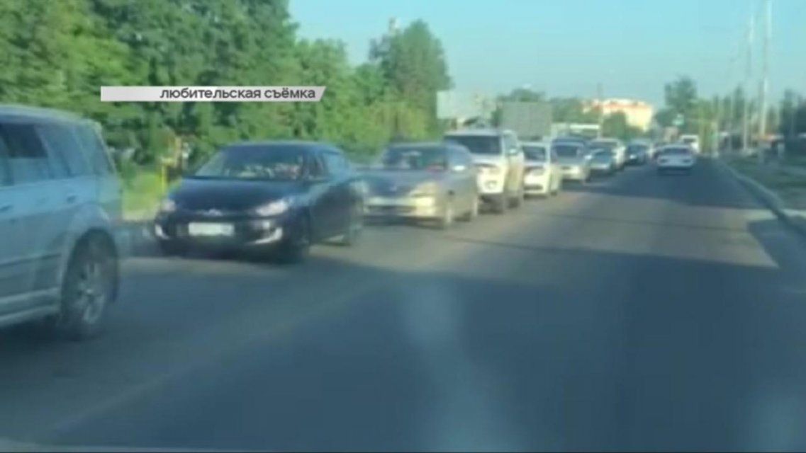 Ремонт дорог создал в Орле огромные пробки, а в одном из скверов вырубили почти все деревья