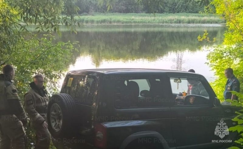 В Орле автоледи чуть не утопила внедорожник