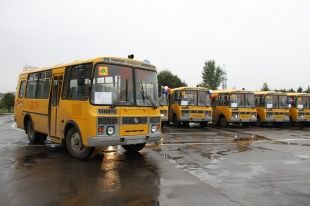 Школы Свердловского района получили два современных микроавтобуса