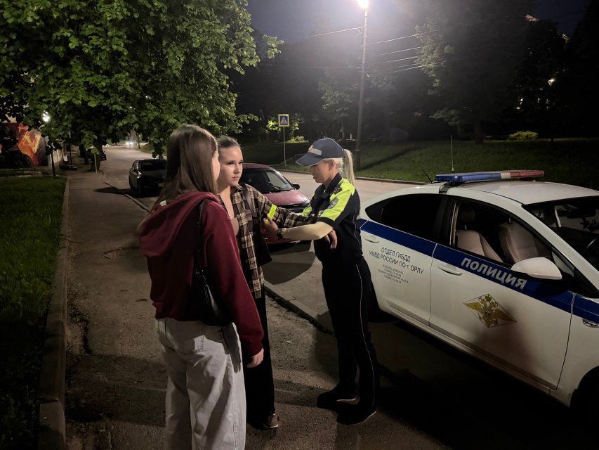 Госавтоинспекция Орла провела акцию «Засветись!» для пешеходов