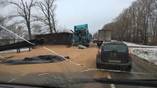 В Орловском районе столкнулись «КамАЗ» и «Вольво»