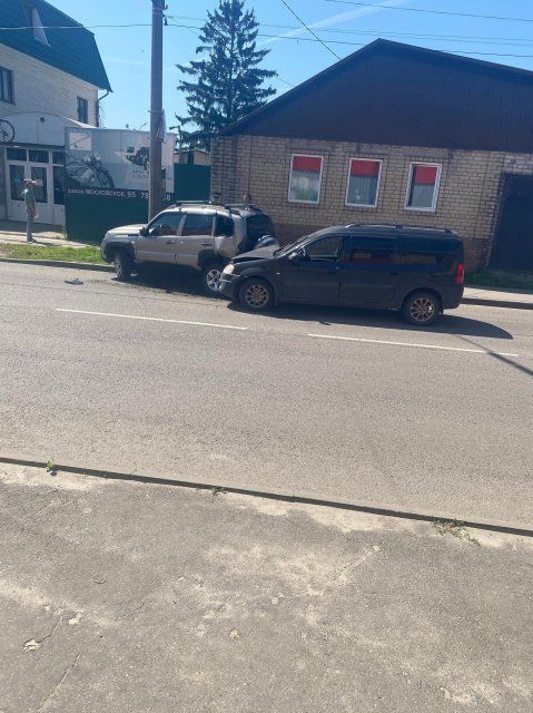 В Орле водитель «Лады» протаранил «Ниву» и попал в реанимацию