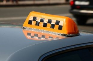 В Орле пассажир похитил мобильный телефон у таксиста