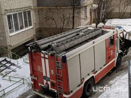 В Орле при странных обстоятельствах полыхал «Мерседес Бенц»