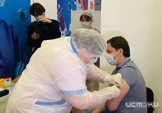 Клычков завершил вакцинацию от коронавируса