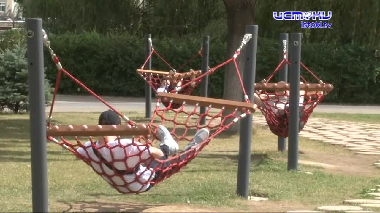 «Территория заброшенности»: жители города обратили внимание на ужасное состояние газонов в Детском парке