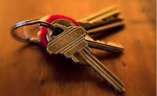 Судебные приставы помогли жительнице Орла вселиться в квартиру