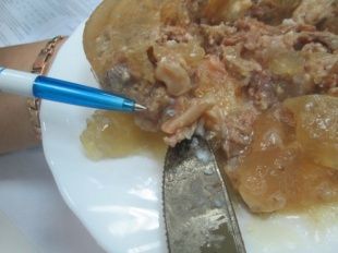 В Орловской тушенке нашли непонятное вещество голубого цвета