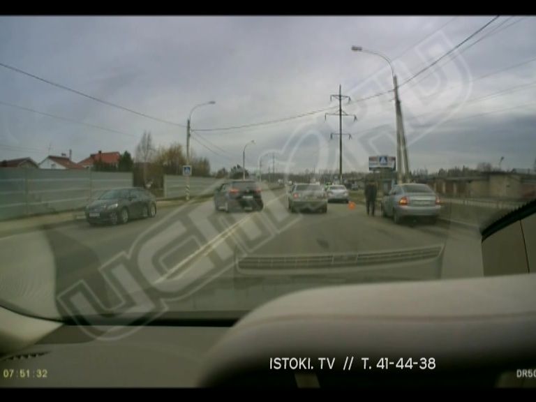 Видео: три орловских автолюбителя попали в ДТП на ул. Мостовой