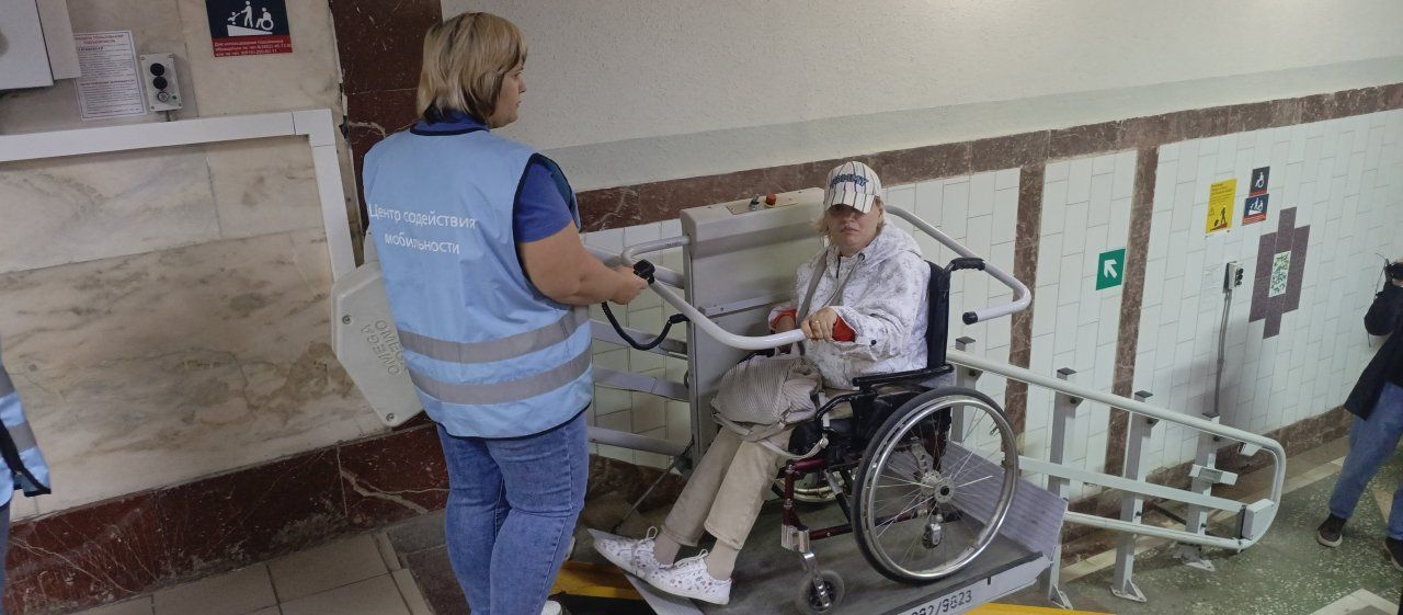 Услугой сопровождения на вокзале Орёл воспользовалось около полутора тысяч маломобильных пассажиров в 2024 году