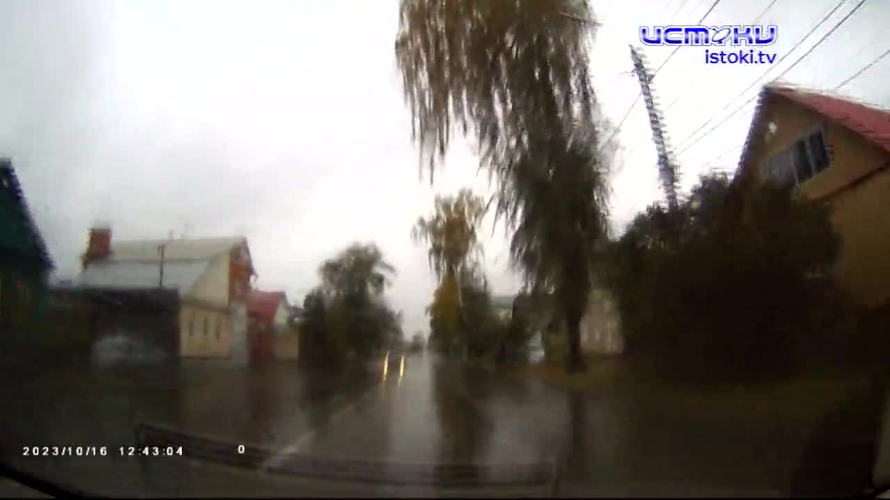 И снова деньги в трубу, точнее - в ливневки. Орел с каждым ливнем становится бассейном под открытым небом. К постоянным местам подтопления теперь доба...