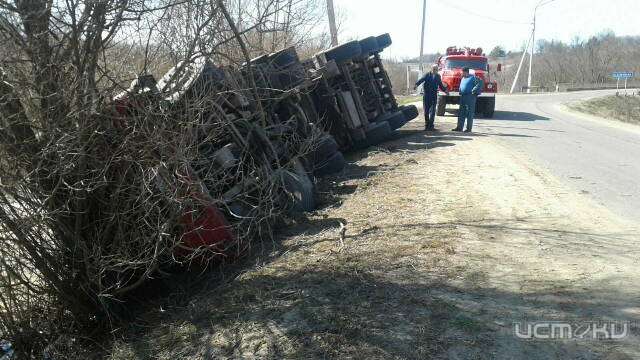 В Орловской области перевернулась фура