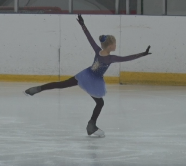 Орловские фигуристы участвуют в областных состязаниях