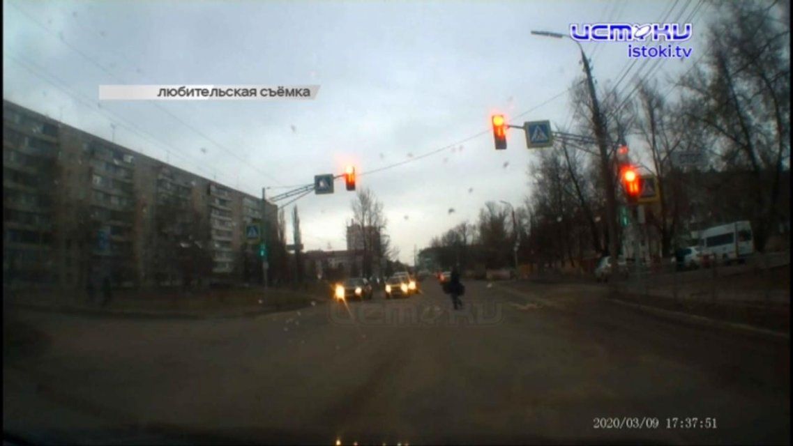 Видео: орловские водители игнорируют новые светофоры