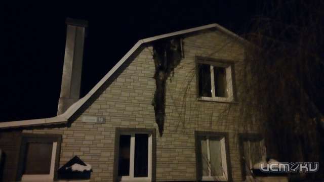 При тушении пожара в доме 59-летнего амчанина ударило током