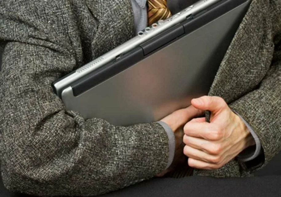 Во Мценске задержан подозреваемый в краже ноутбука из незапертой квартиры