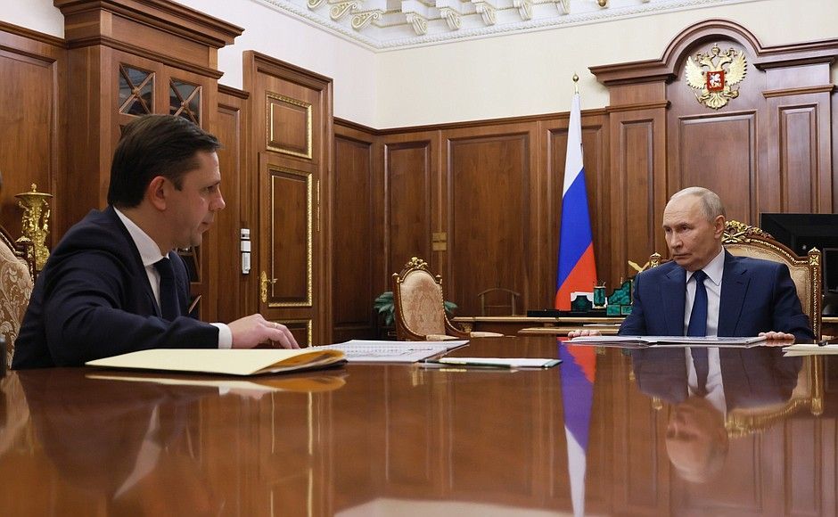 Губернатор Орловской области встретился сегодня с президентом В. Путиным