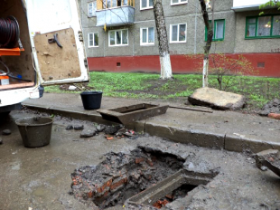 Первый же дождь вновь затопил город. Почему прочищенные ливневки не заработали? 