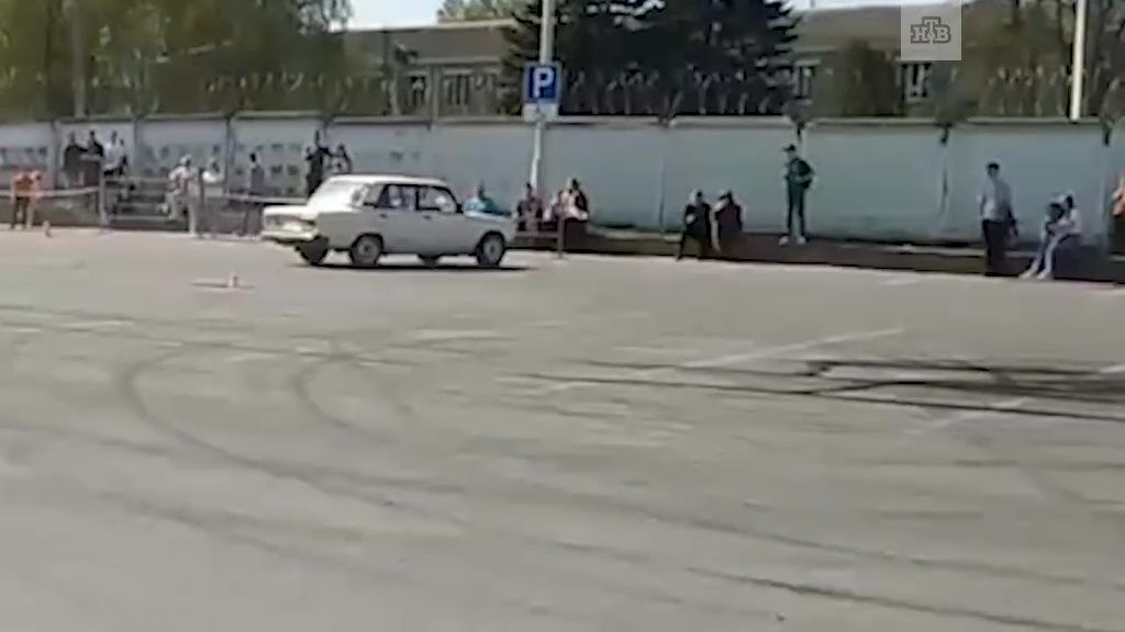 Видео: на автошоу в Орле ВАЗ врезался в зрителей