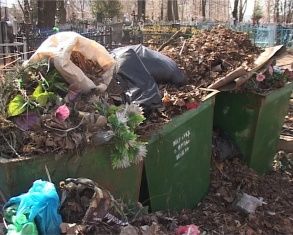 На уборку городских кладбищ вновь не хватает сил