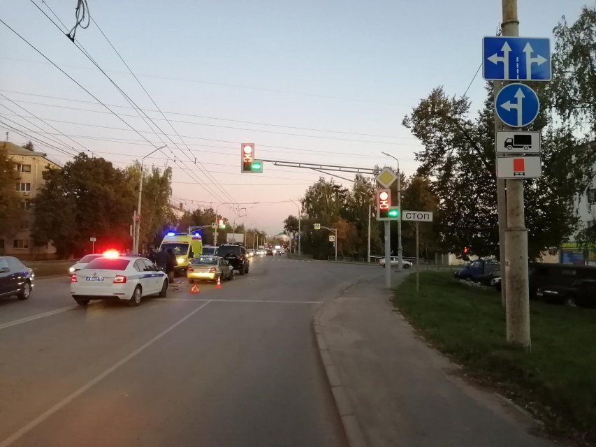 На Наугорке столкнулись "Дэу" и "УАЗ". Травмировались два пенсионера