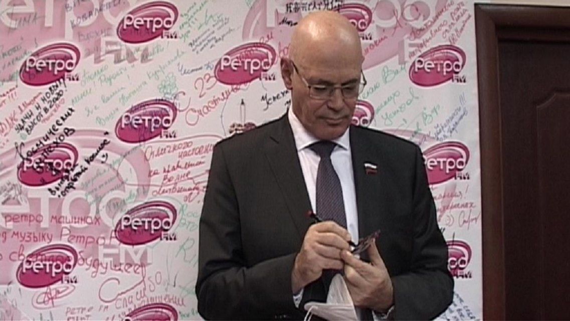 Смотрите в «Живом эфире»: почему Круглый решил привиться от COVID 