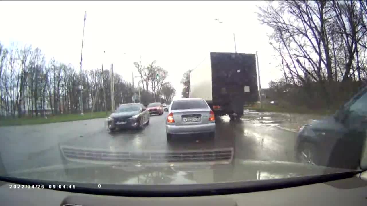 Сегодня утром из-за ремонта автомобилисты на Карачевском шоссе в пробке простояли более часа