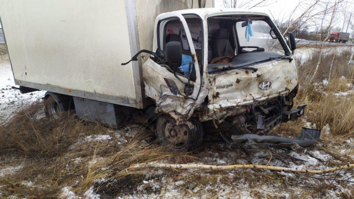 На орловской трассе водитель «Мицубиси» вылетел в лоб встречному грузовику