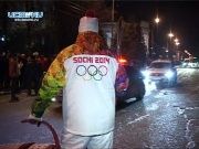 Подготовка боба для перевоза Олимпийского огня, передача огня, выезд на площадь Ленина