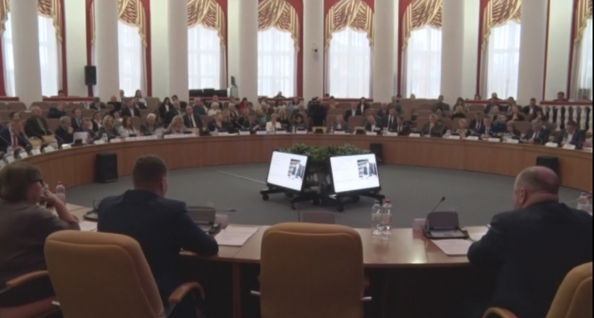 "Получим экспертизу, и вы увидите результат. Не получим экспертизу-увидим другой результат." О федеральных стройках в Орловской области вновь пытались заговорить депутаты 