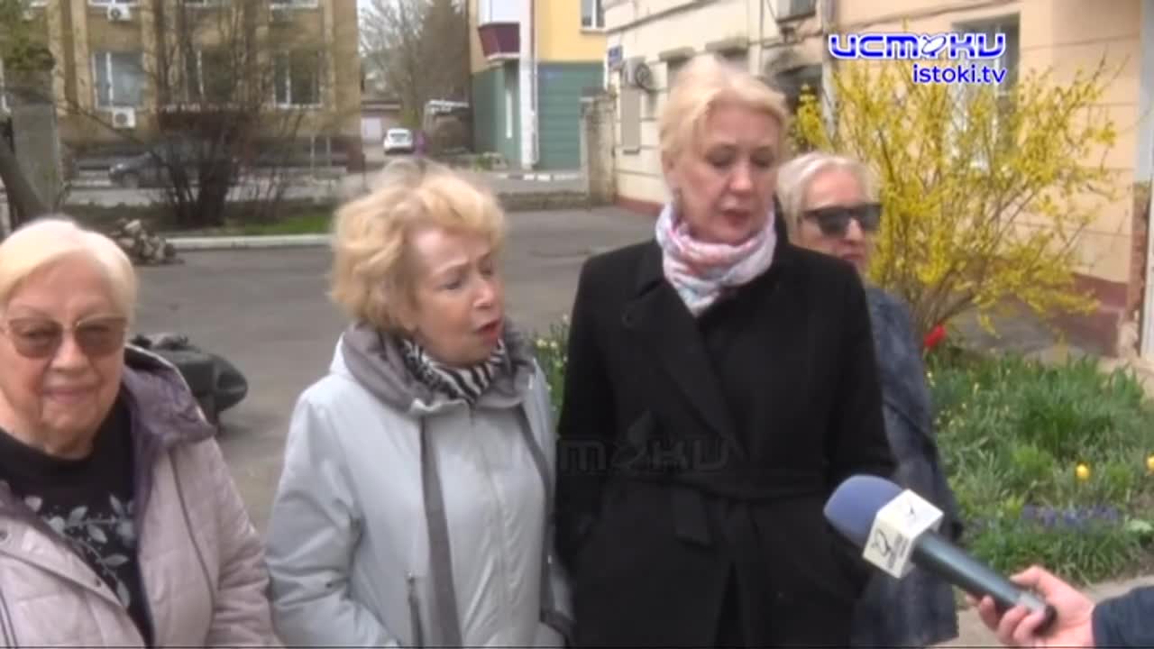 Жителей одного из домов на Салтыкова-Щедрина беспокоит снос части фасадной стены.