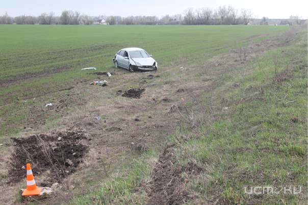 В Корсаковском районе пьяный водитель опрокинулся на автомобиле с двумя пассажирами