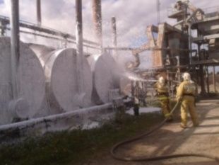 В Нарышкино на асфальтовом заводе горели емкости с битумом