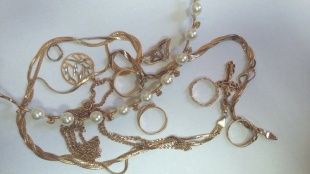 15-летняя девушка украла у орловчанки украшения на полмиллиона рублей