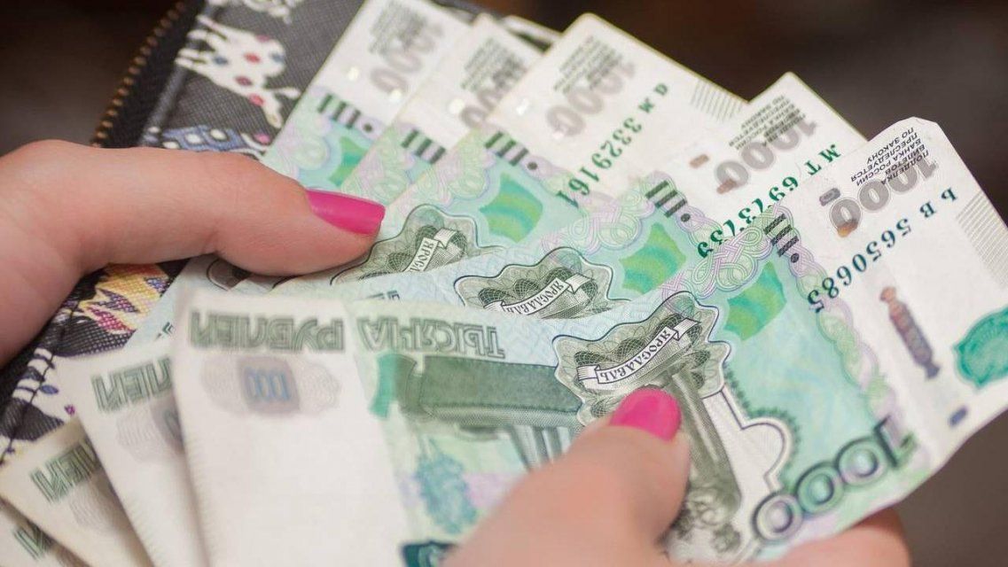 23-летняя амчанка украла у родственницы 30 тысяч рублей