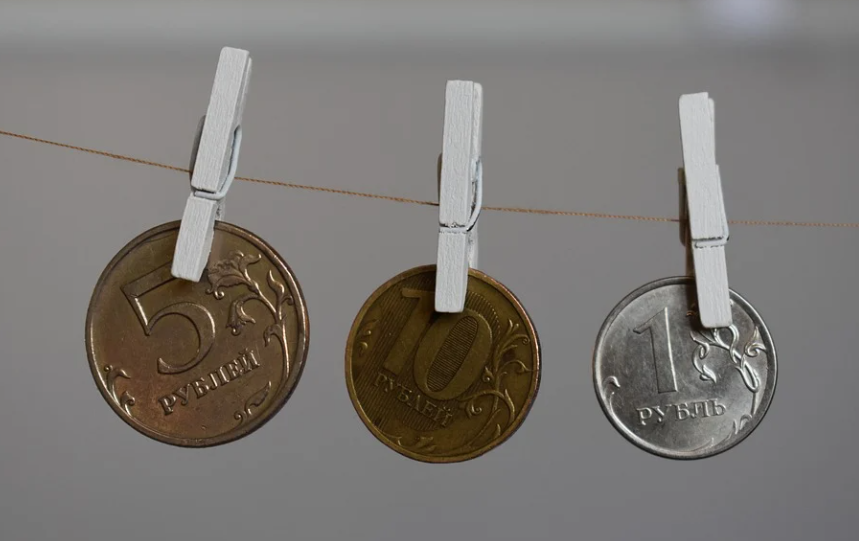 Орловчанка решила заняться инвестированием и лишилась 900 тыс. рублей