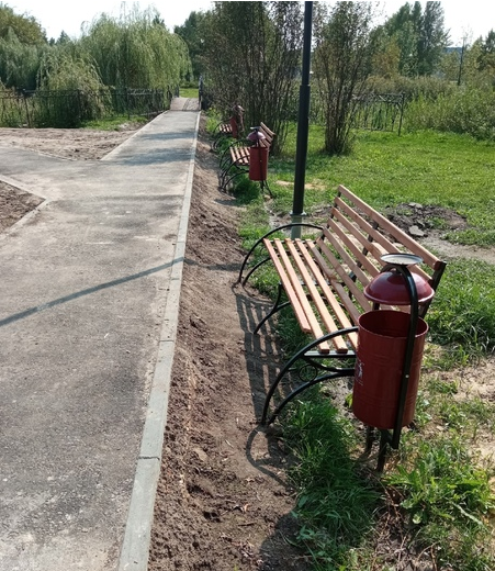 Глазами очевидцев: в Нарышкино в парке появились "недоступные" лавочки